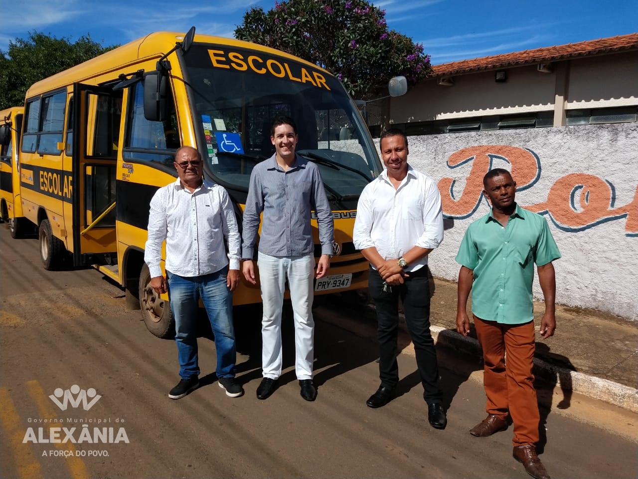 Mais dois novos ônibus para nossa frota escolar