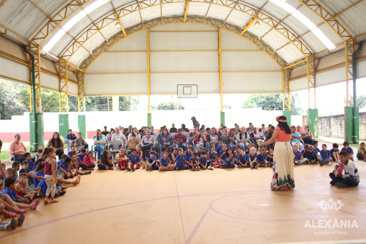 Escola Municipal Geminiano recebe a 2ª Feira de Troca Literária