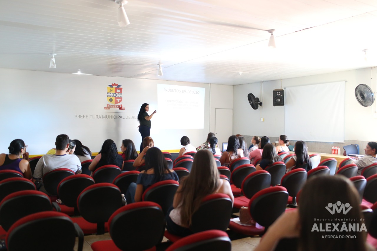 Mais conhecimento para nossos profissionais: Técnicos e enfermeiros participam de curso de atualização