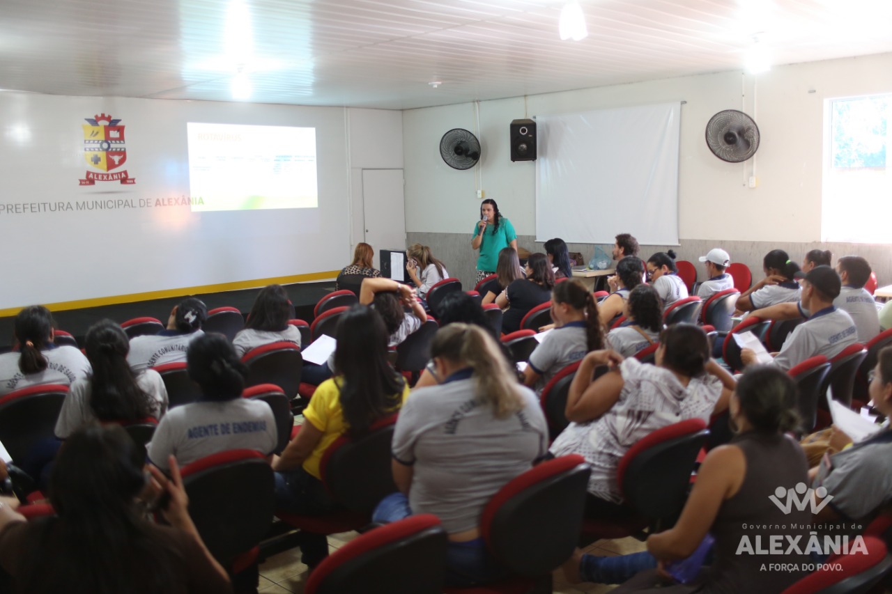 Agentes de saúde recebem capacitação sobre vacinas