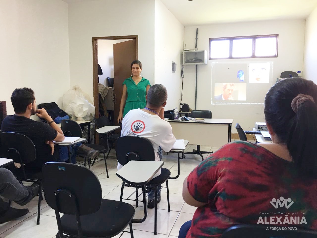 Oficina de interpretação de texto redação na Biblioteca Municipal