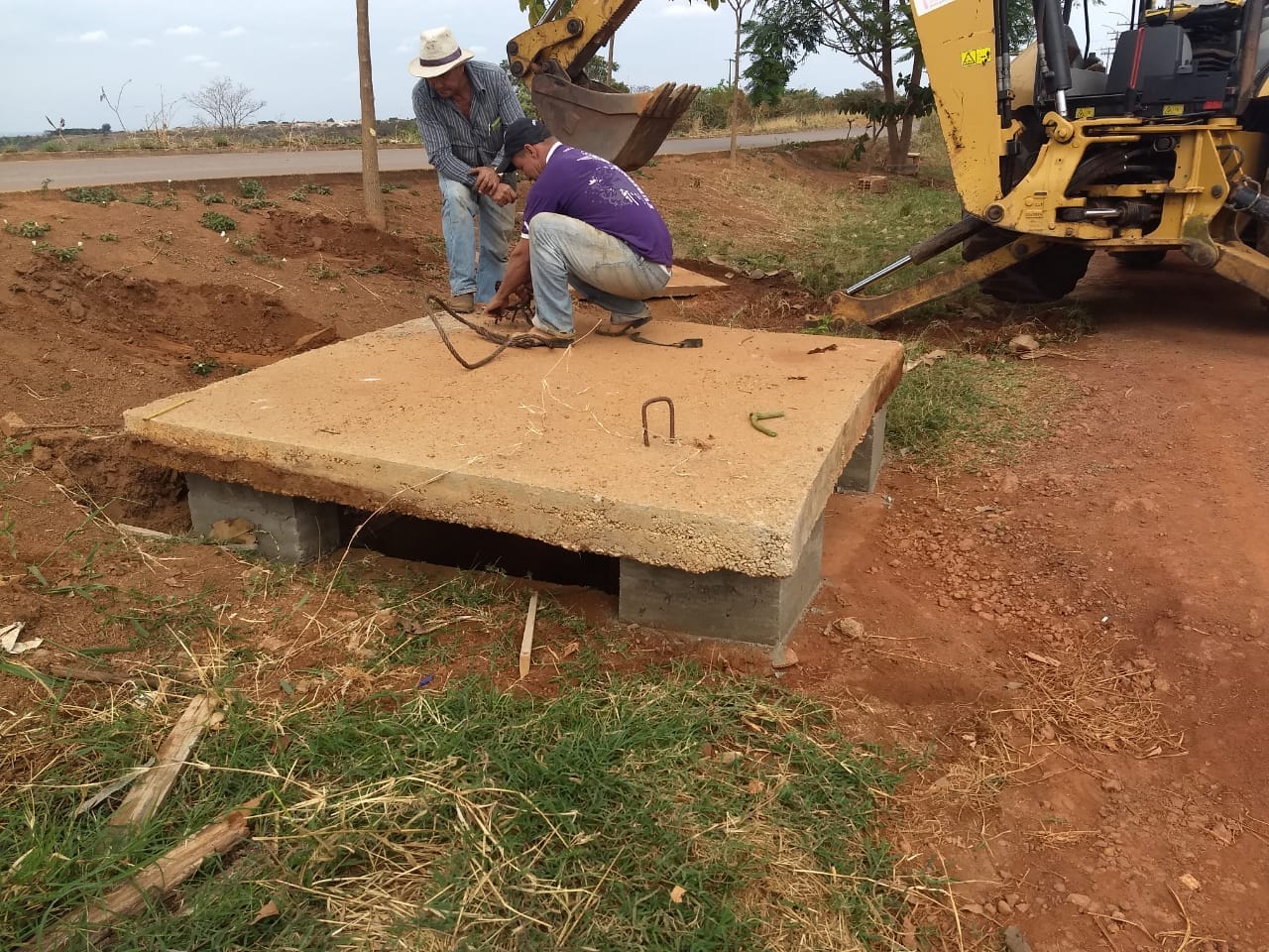 Limpeza do boeiro no Setor Nova Alexânia