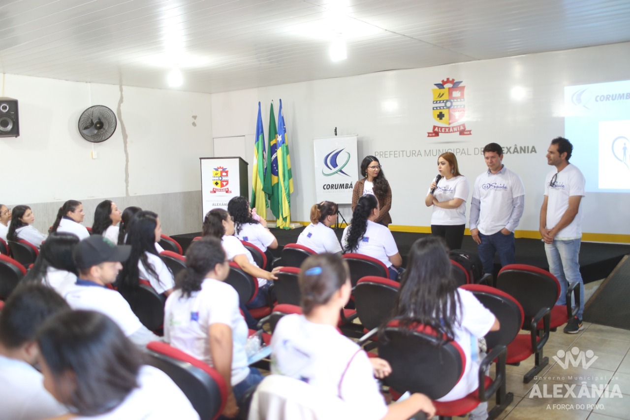 Agentes de saúde recebem capacitação sobre cuidados com a saúde e meio ambiente