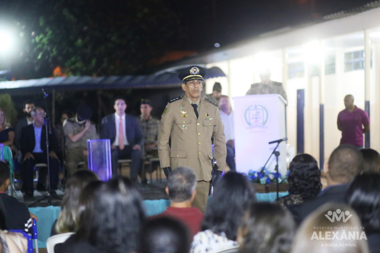 Executivo prestigia a passagem de comando do Colégio Militar