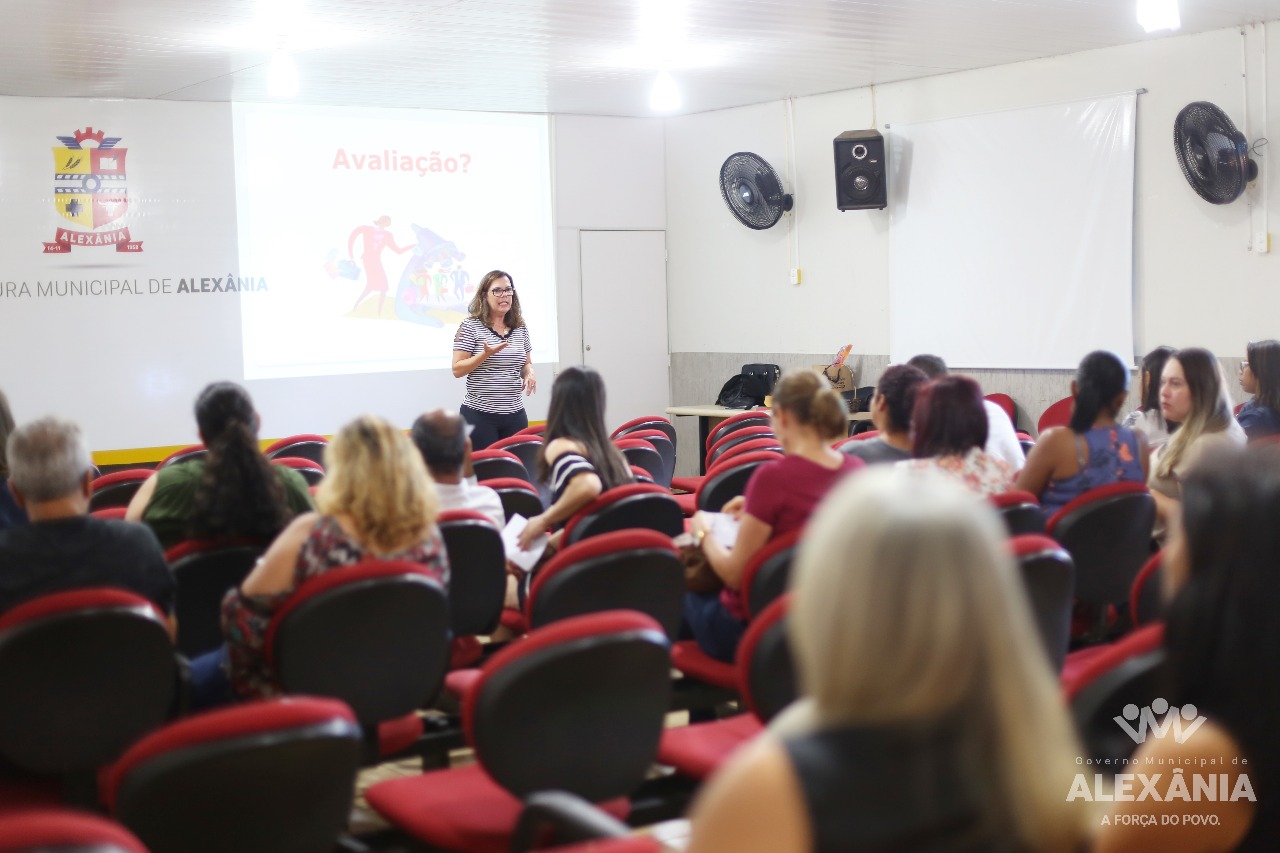 Palestra com profissionais da Educação