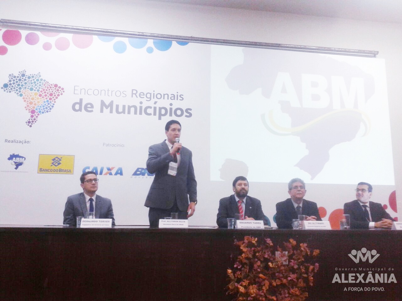 O Prefeito Allysson participa de encontro da ABM