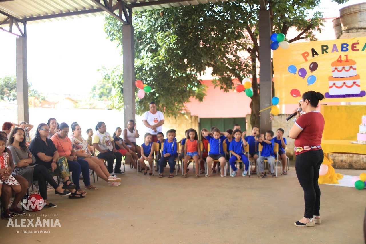 Escola Municipal Onélia de Oliveira comemora seus 41 anos