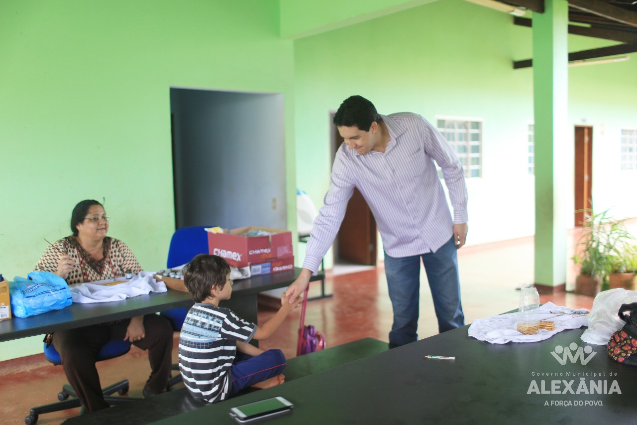 Prefeito visita escola Geminiano Ferreira de Queiroz, em Olhos d'Água