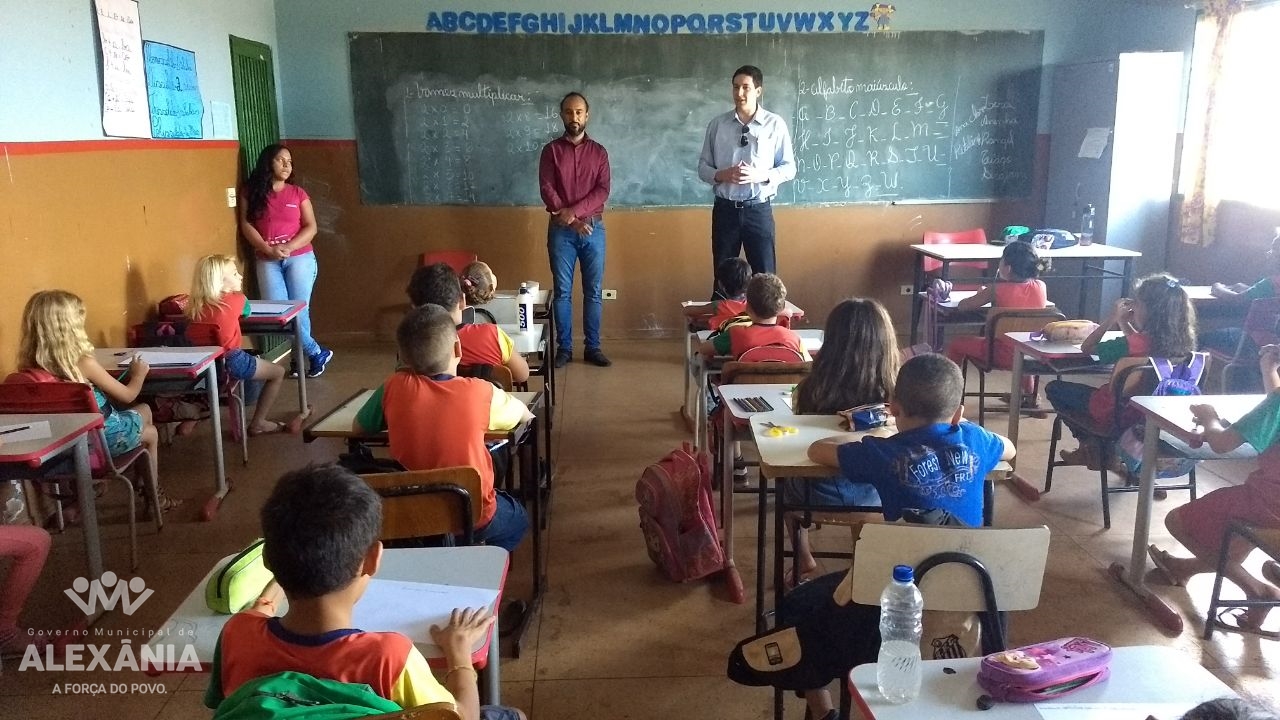 Prefeito Allysson visita Escola Municipal no Parque Alvorada 4