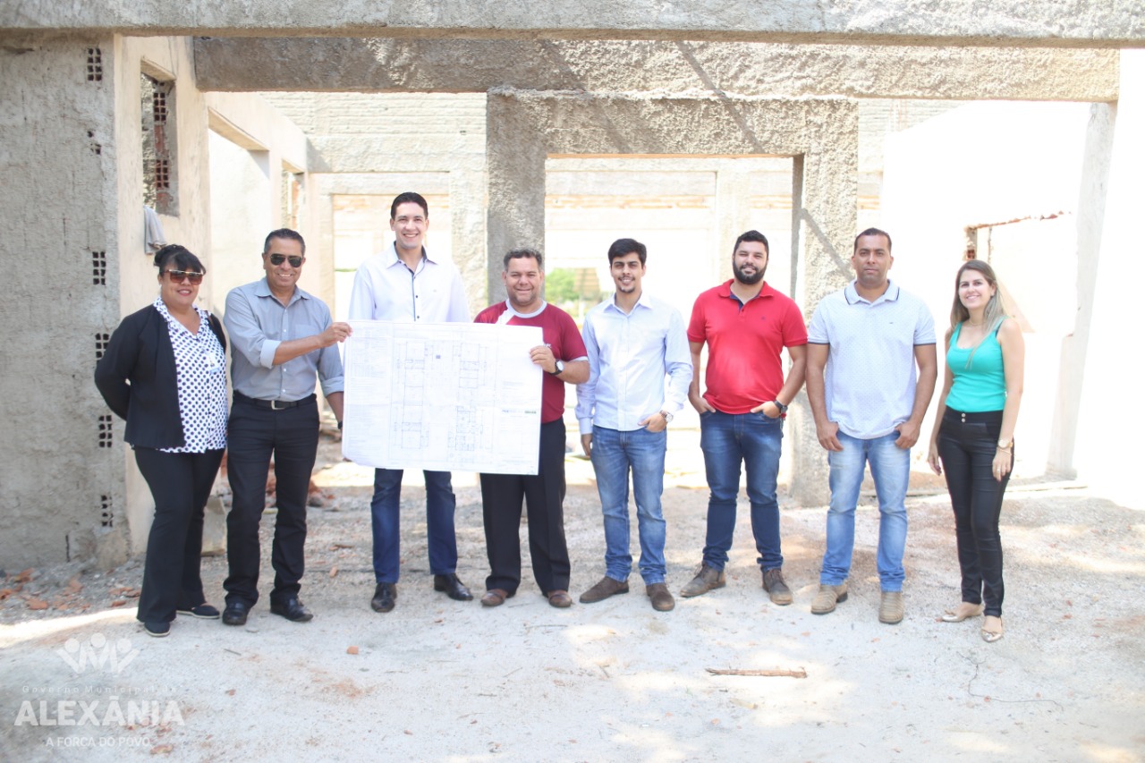 Executivo e legislativo realizam visita técnica às obras de Olhos d'Água